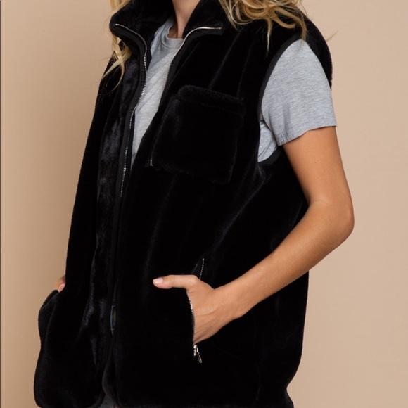 POL Soft Furry Vest - Picture 3 of 4